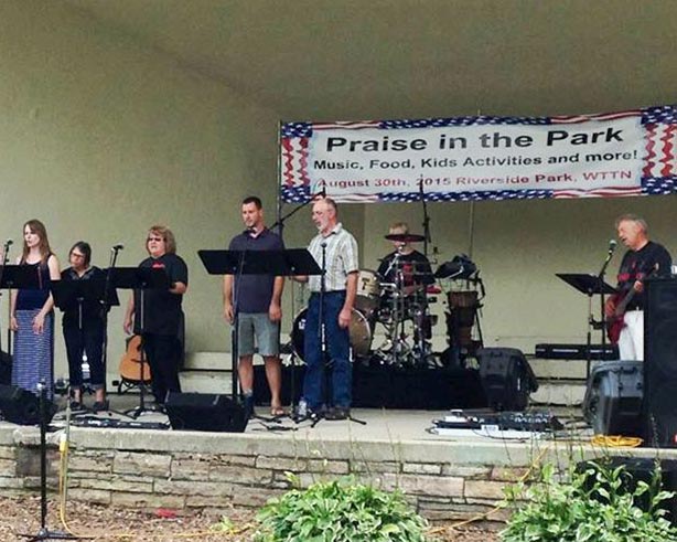 Music and bands perform at Praise in the Park