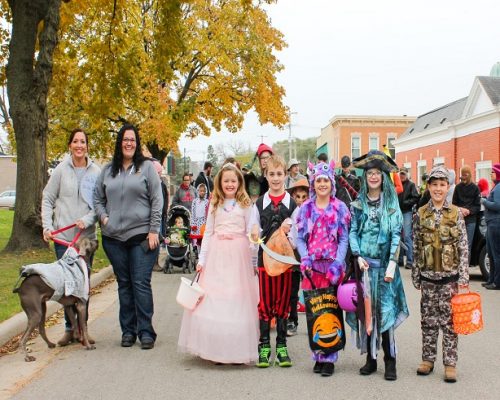 Kids-and-parents-and-dog-at-Cambridge-Halloween-Parade