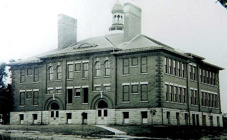 Historic black and white photo of the Cambridge Historic School